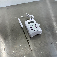 VWR Hand Held Digital Thermometer image 0